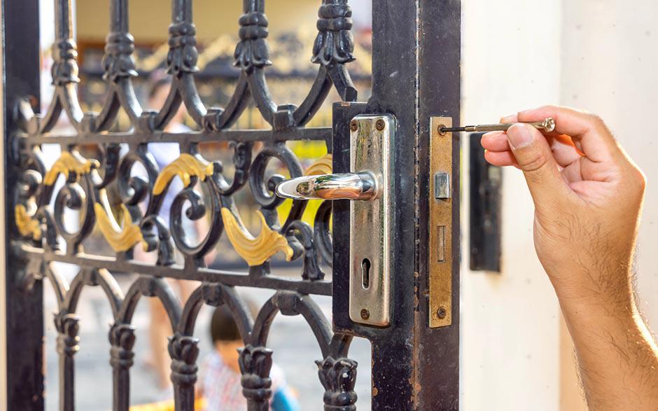  ouvrir une porte fermée à clé Paris 17